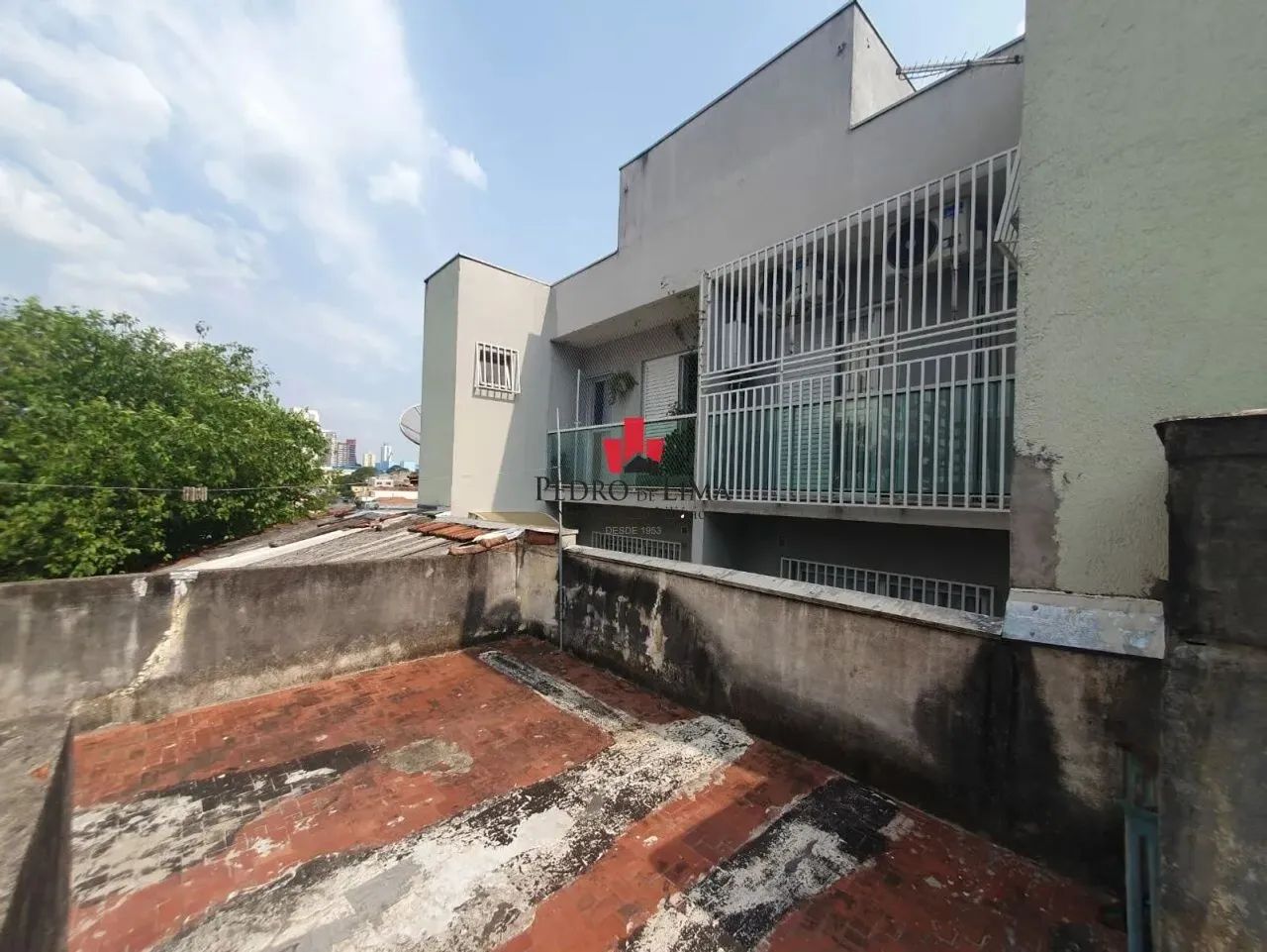 Terreno de 300 m², medindo 6x50, contendo duas casas térreas para reformar ou demolir. - Foto 4