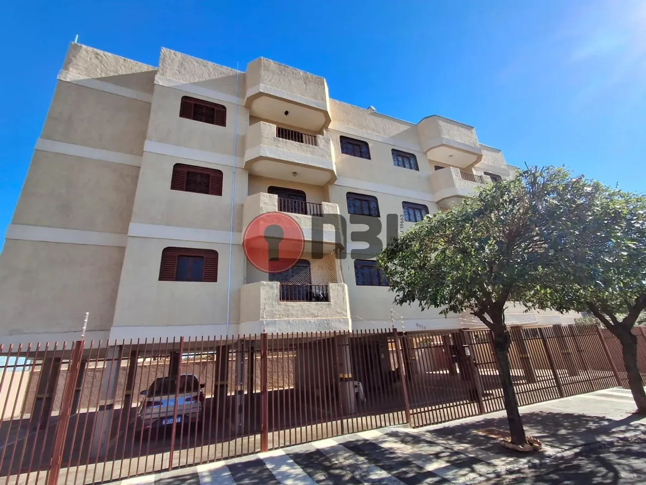 Apto para locação no Jardim Congonhas-sala com sacada-cozinha-3 quartos-suíte