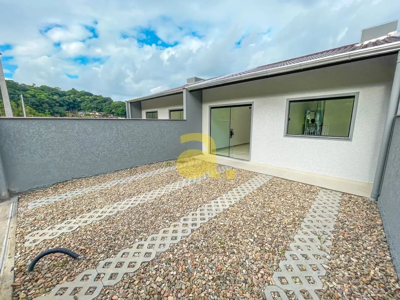 LINDA CASA TÉRREA NOVA NO BAIRRO VELHA CENTRAL - BLUMENAU