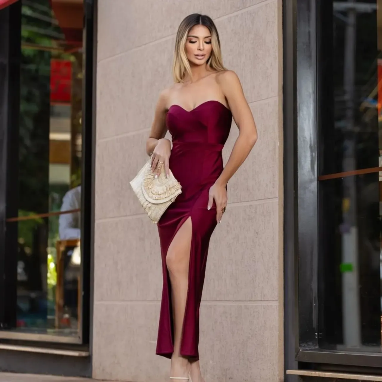 Vestido de festa longo com fenda - Elegância e sofisticação!