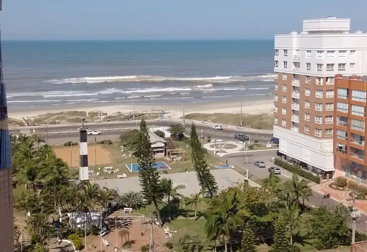 Apartamento para aluguel tem 80 metros quadrados com 2 quartos em Centro - Capão da Canoa
