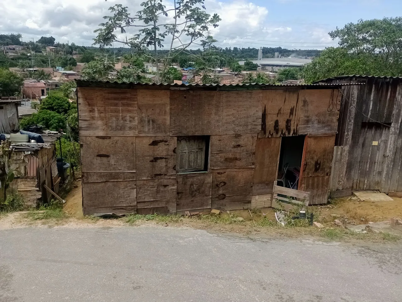 Vende-se casa no bairro Jorge Teixeira