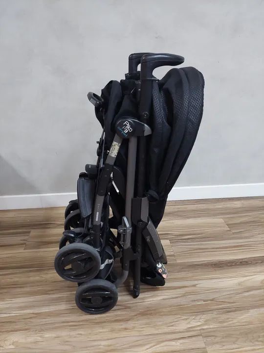 Carrinho Peg Perego Pliko P3 na cor preta - Foto 4