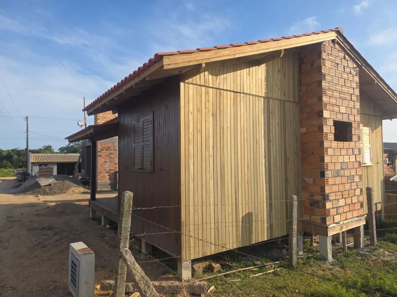 Casa de madeira64585000768001122