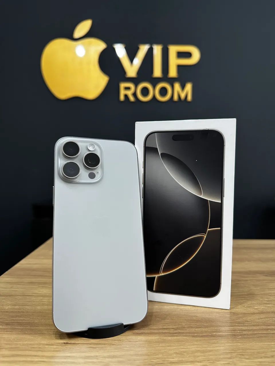 iPhone 16 Pro Max 256gb natural semi novo em excelente estado