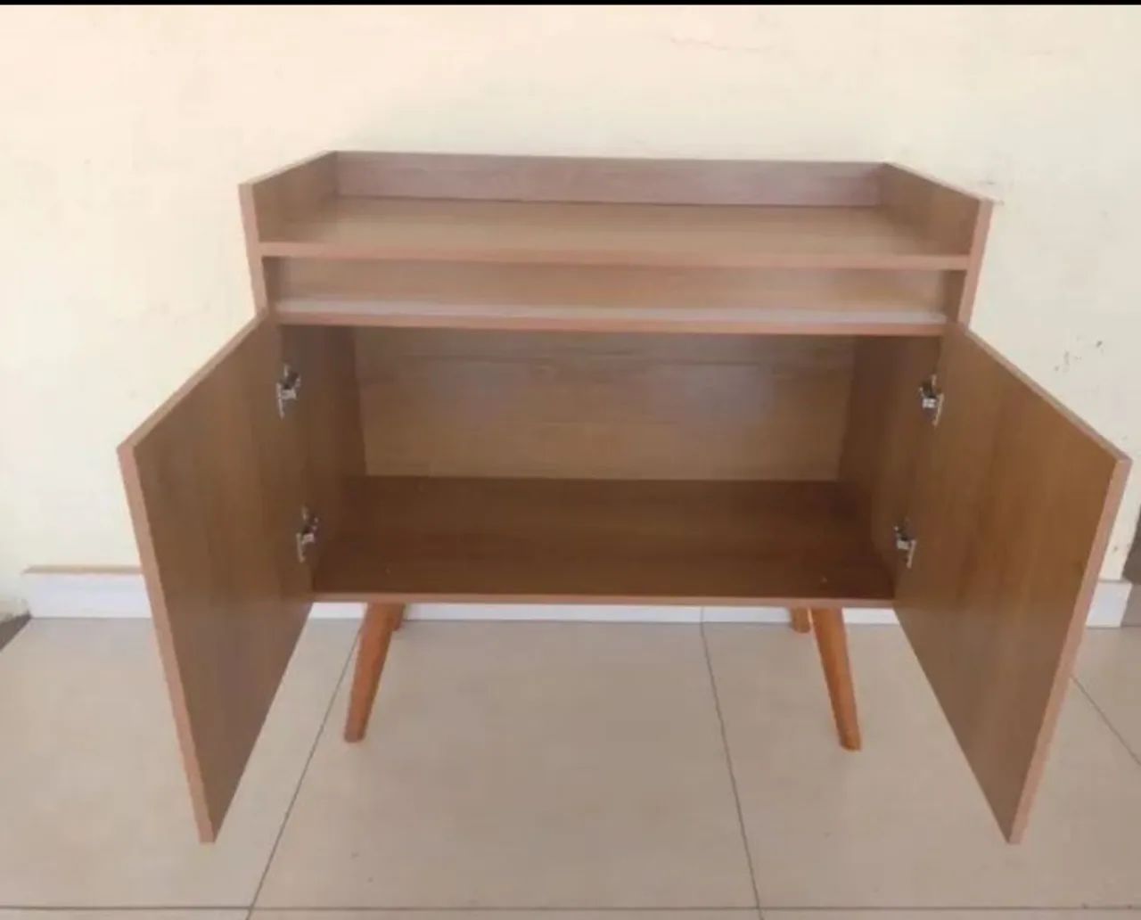 Buffet aparador cantinho do café Gold retrô pés palito, 02 portas, cor off white e preto.. - Foto 6