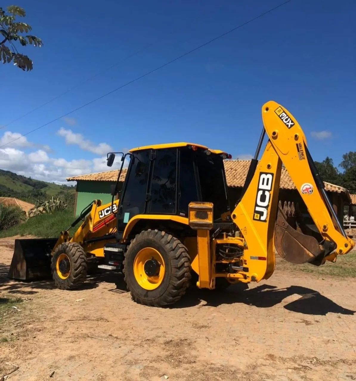 Retroescavadeira JCB 3CX - Potência e Versatilidade - Foto 3
