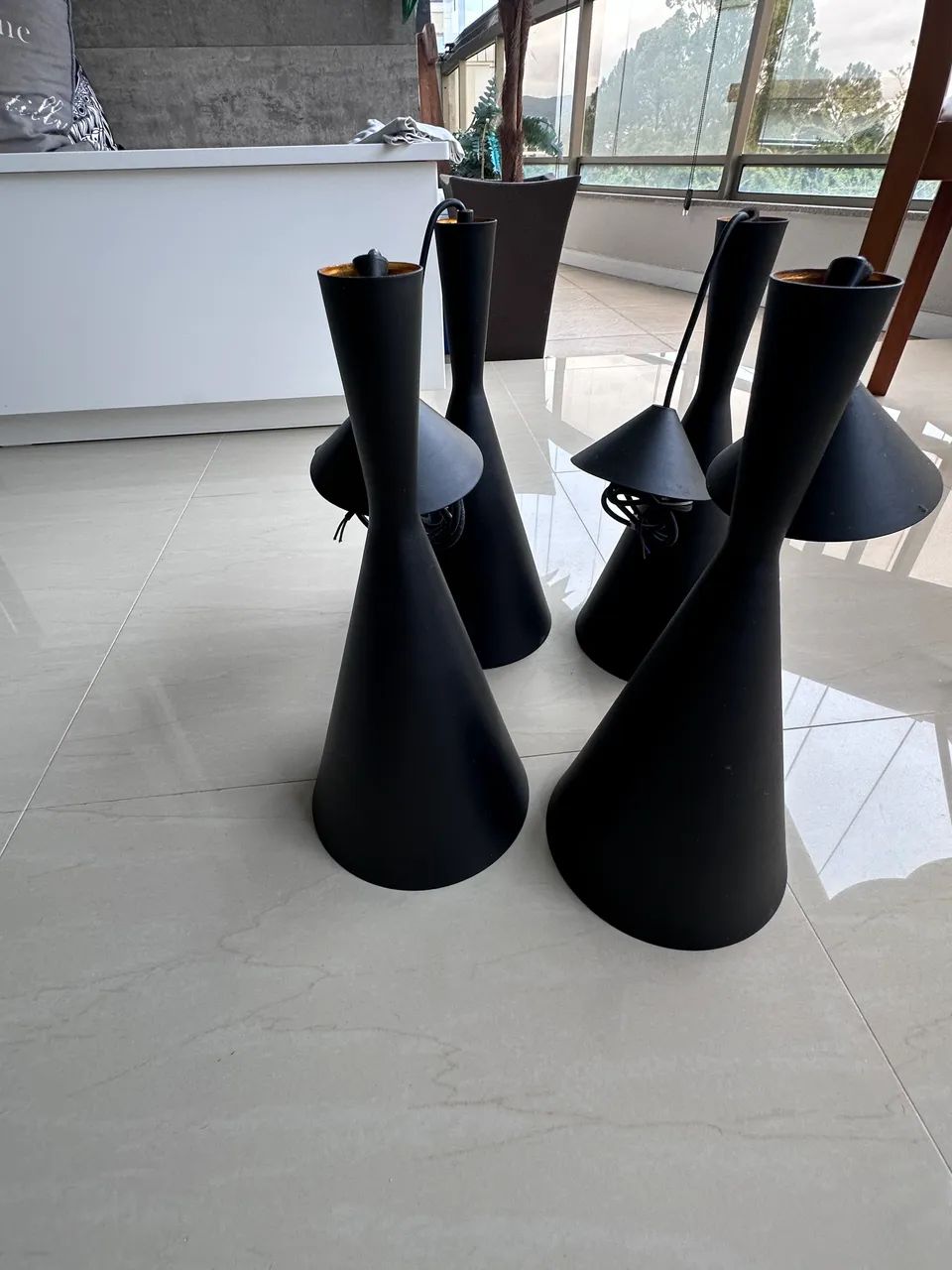 Belíssimo Conjunto de Luminárias pendentes Cônica Preta com interior dourado - Foto 4