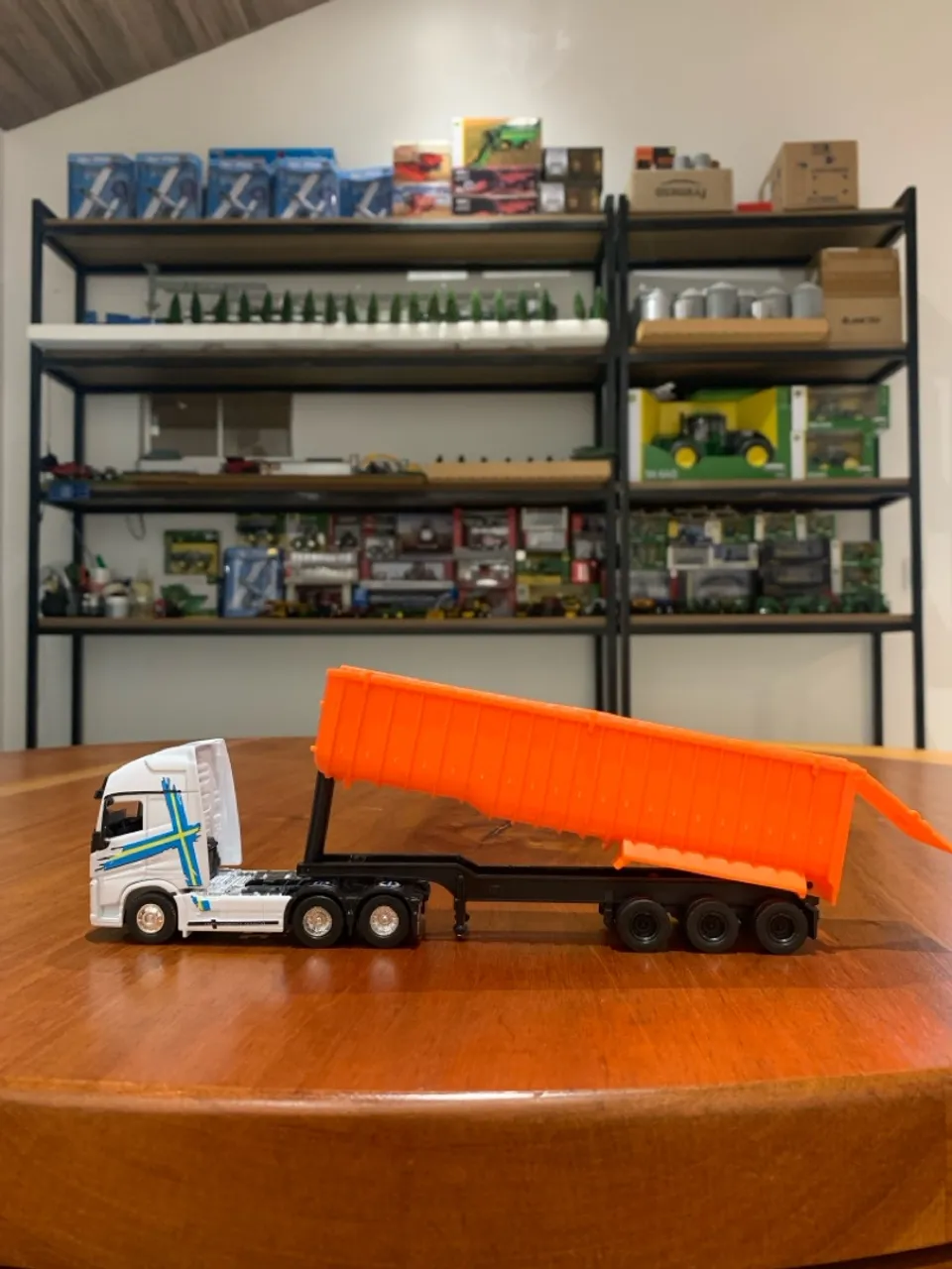 Miniatura caminhão carreta 1/64