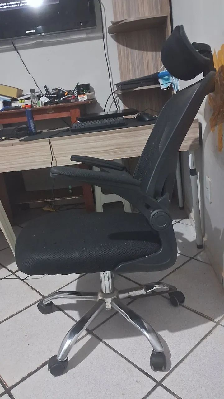 Cadeira de Escritório Ergonômica com Rodas (Descrição) - Foto 2