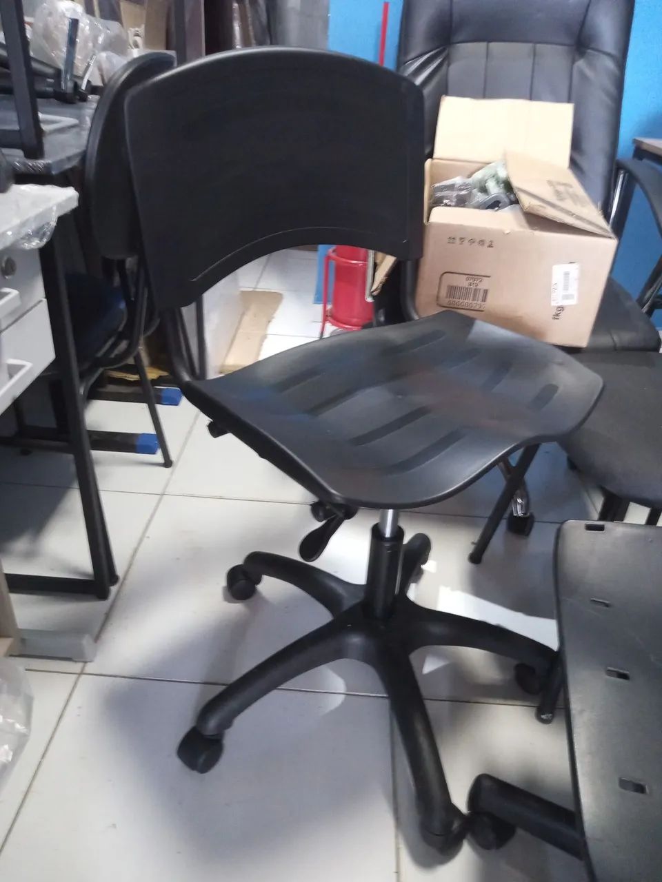 Cadeira de Escritório Giratória com Rodas - Foto 2