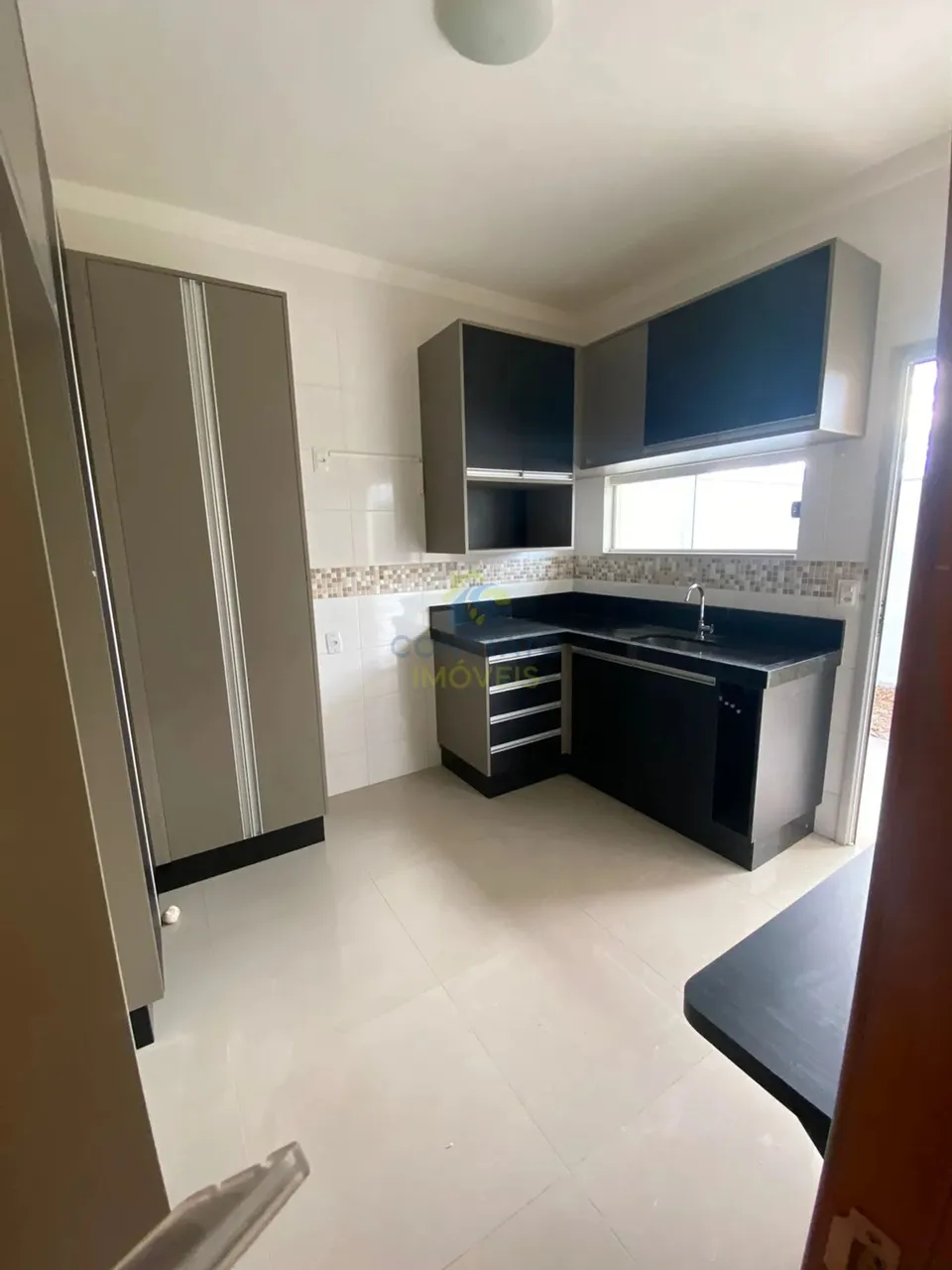 Sobrado para aluguel com 3 quartos (1suíte) no bairro Jardim Shangri-Lá - Cuiabá - MT