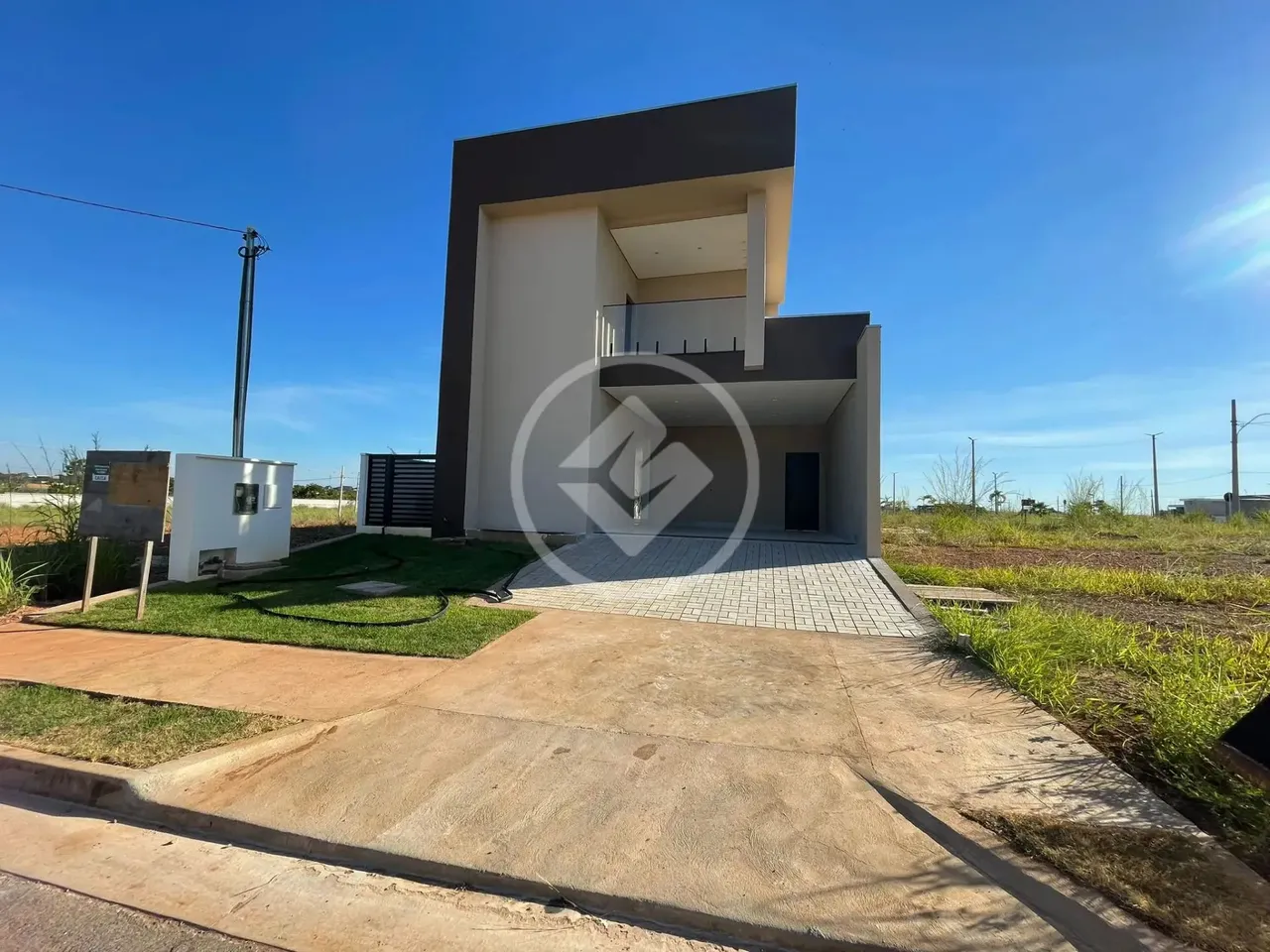 Casa no condomínio Verana, com 3 suites, bairro Jardim Petropolis - Várzea Grande / MT R$1
