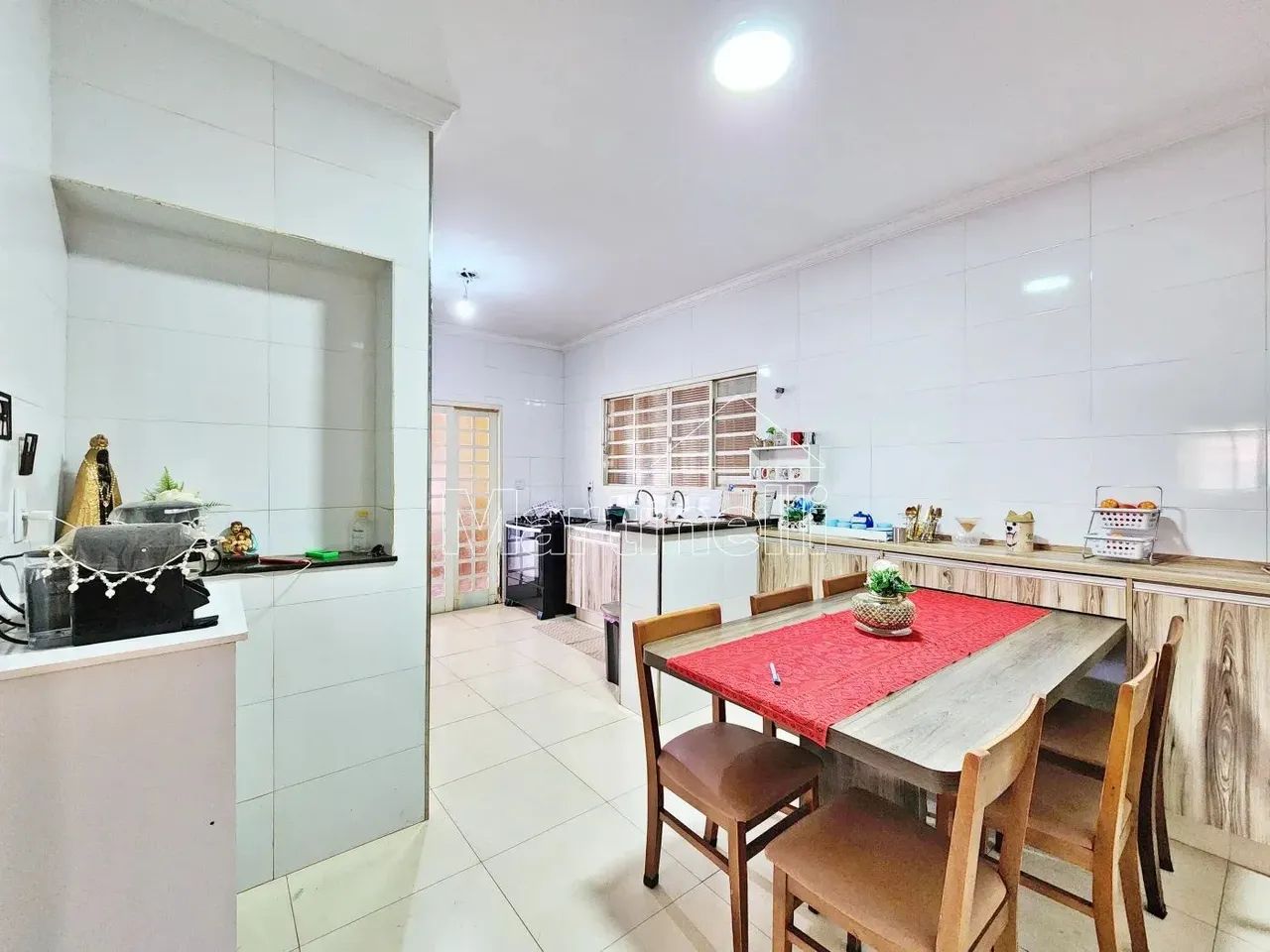 Casa térrea de 249m² de área construída à venda, próximo a Farmácia Drogal - Bairro Planal - Foto 5