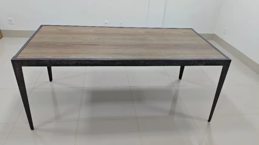 Mesa de escritório moderna