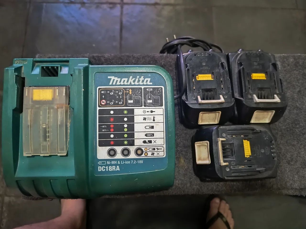Carregador de bateria Makita DC18RA