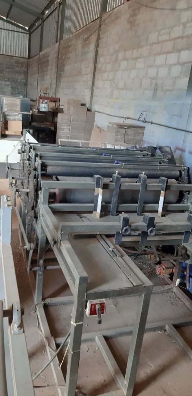 Máquinas para fabricar caixas de pizzas e demais