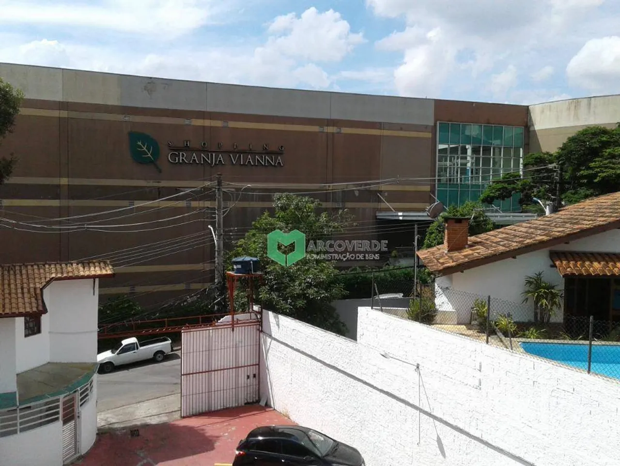 SALA COMERCIAL NA GRANJA VIANA AO LADO DO SHOPPING!