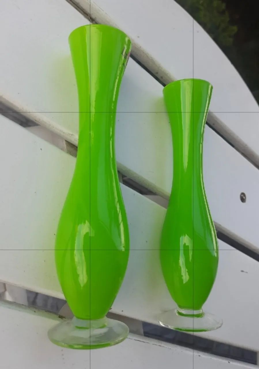 par de vasos vintage em vidro verde 20cm altura - Foto 3