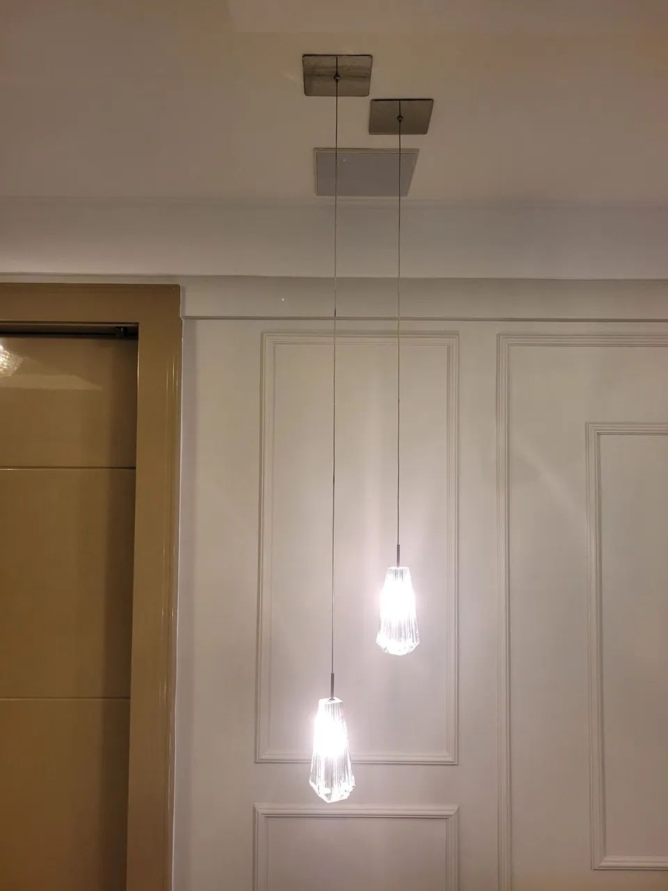 Conjunto de Pendentes de Cristal Modernos com base em aço inox - Elegância e Sofisticação - Foto 3