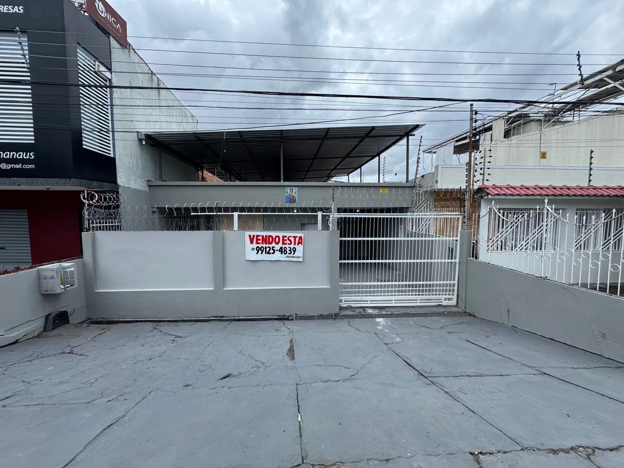 Casa na Principal Avenida da Cachoeirinha toda em Laje e 100% documentada.
