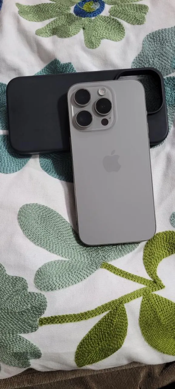 VENDO/TROCO IPHONE 15 PRO POR MOTO