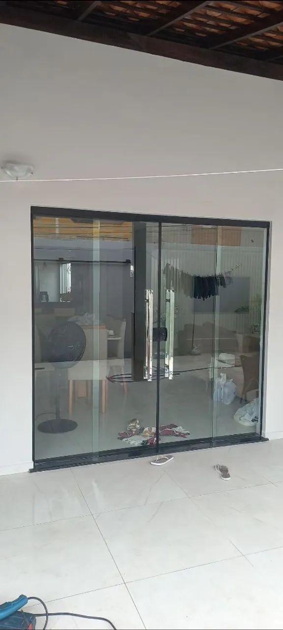 Porta de vidro e janela