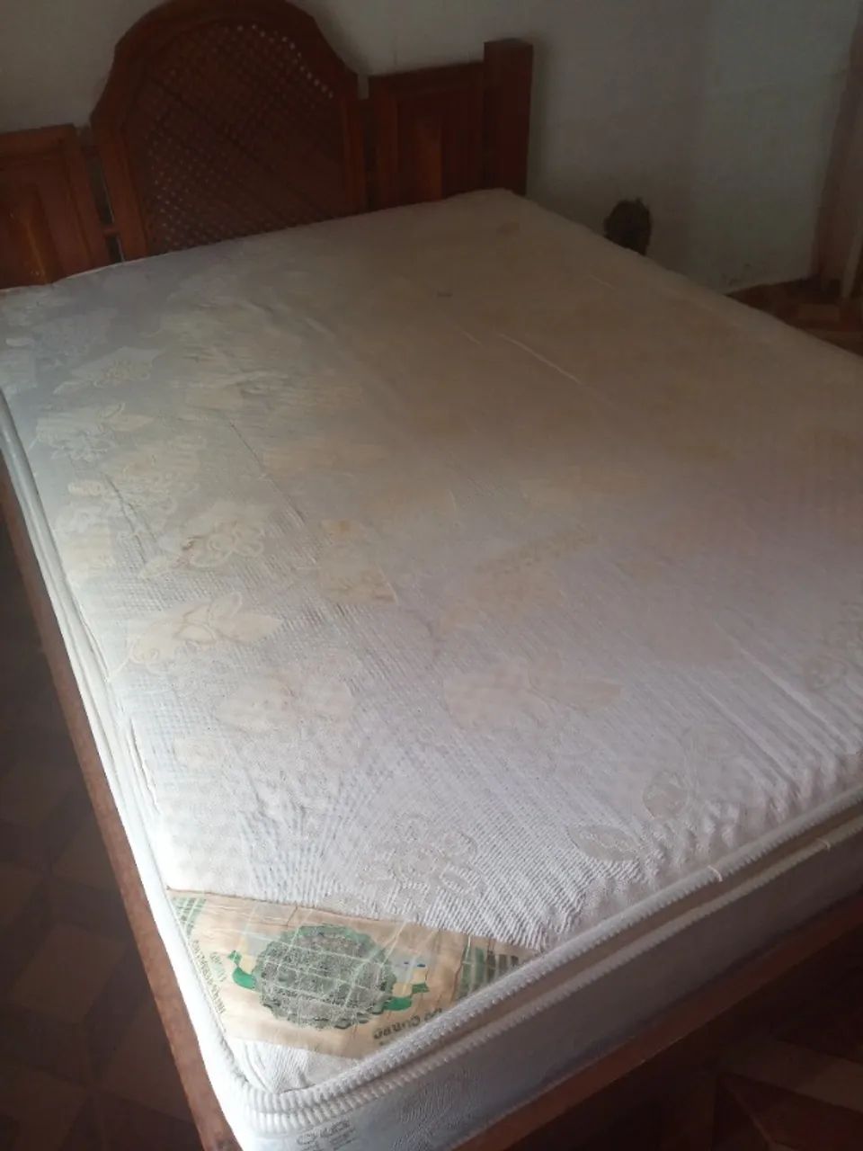 Vendo Cama de casal + colchão de casal - Foto 3