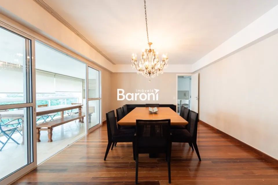 Em um dos condomínios mais cobiçados de Moema, este apartamento do Edifício Ornato, reúne  - Foto 2