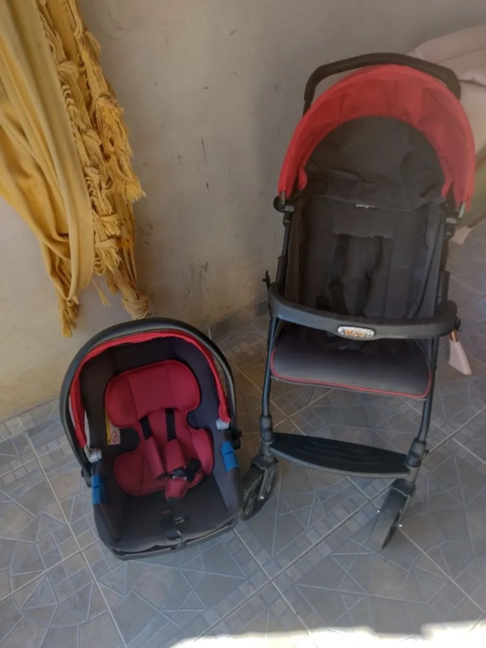 Carrinho de bebê+ bebê conforto marca Burigotto 