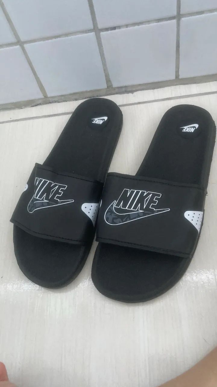 Chinelas e sapatos seminovos 
