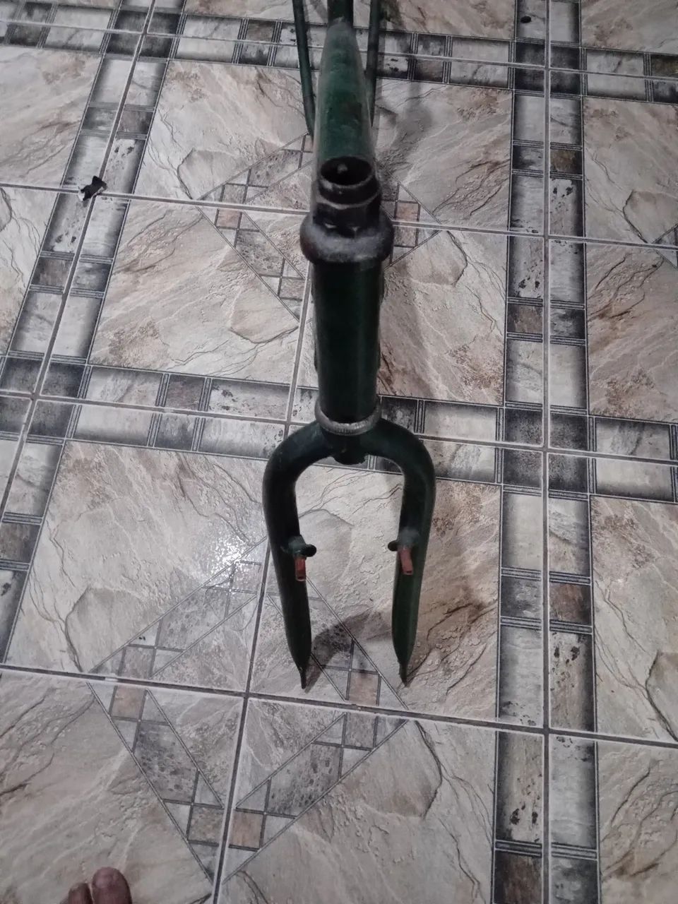 Quadro com garfo de bicicletas aro 26 cor verde  - Foto 5