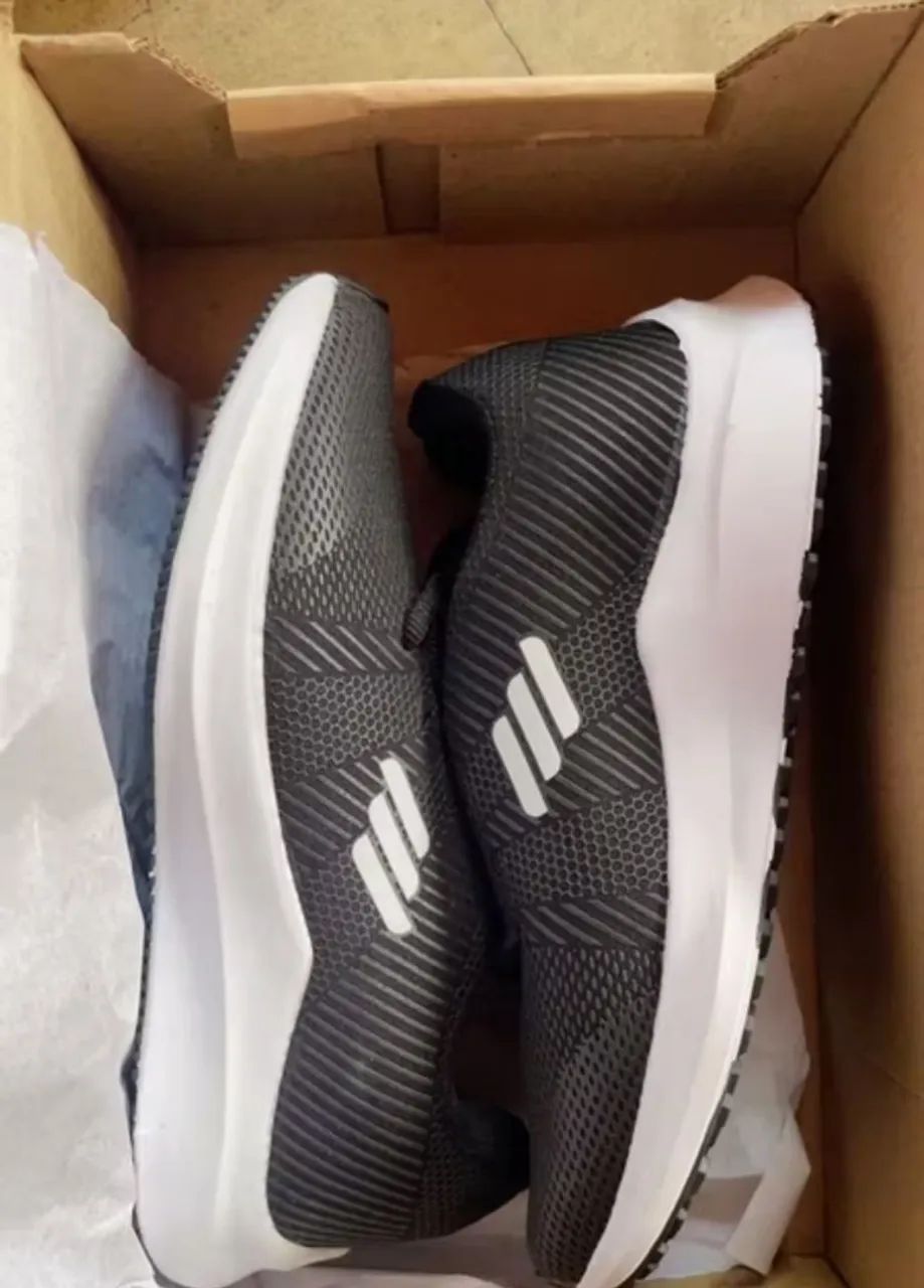 Tênis masculino N°40/Novo