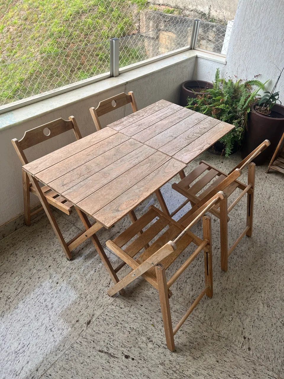 Conjunto Mesas e Cadeiras