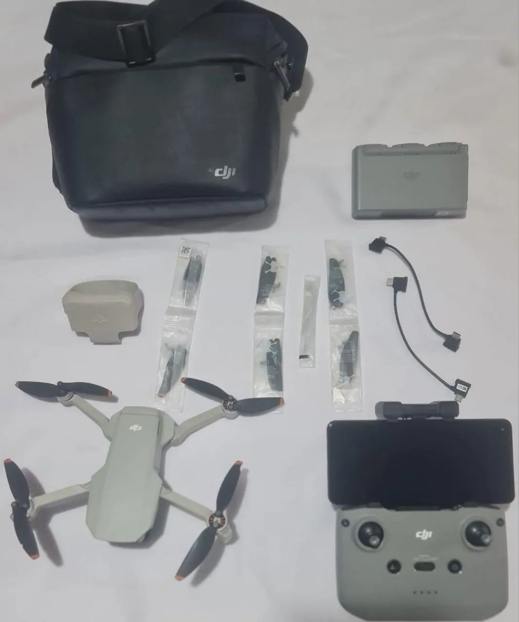 Drone Dji mini 2se fly mor conbo com 3 baterias sene novo c operacional de cel A21s para 