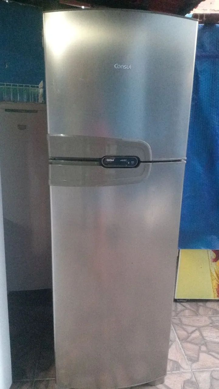Vendo geladeira consul inox em otimo estado 