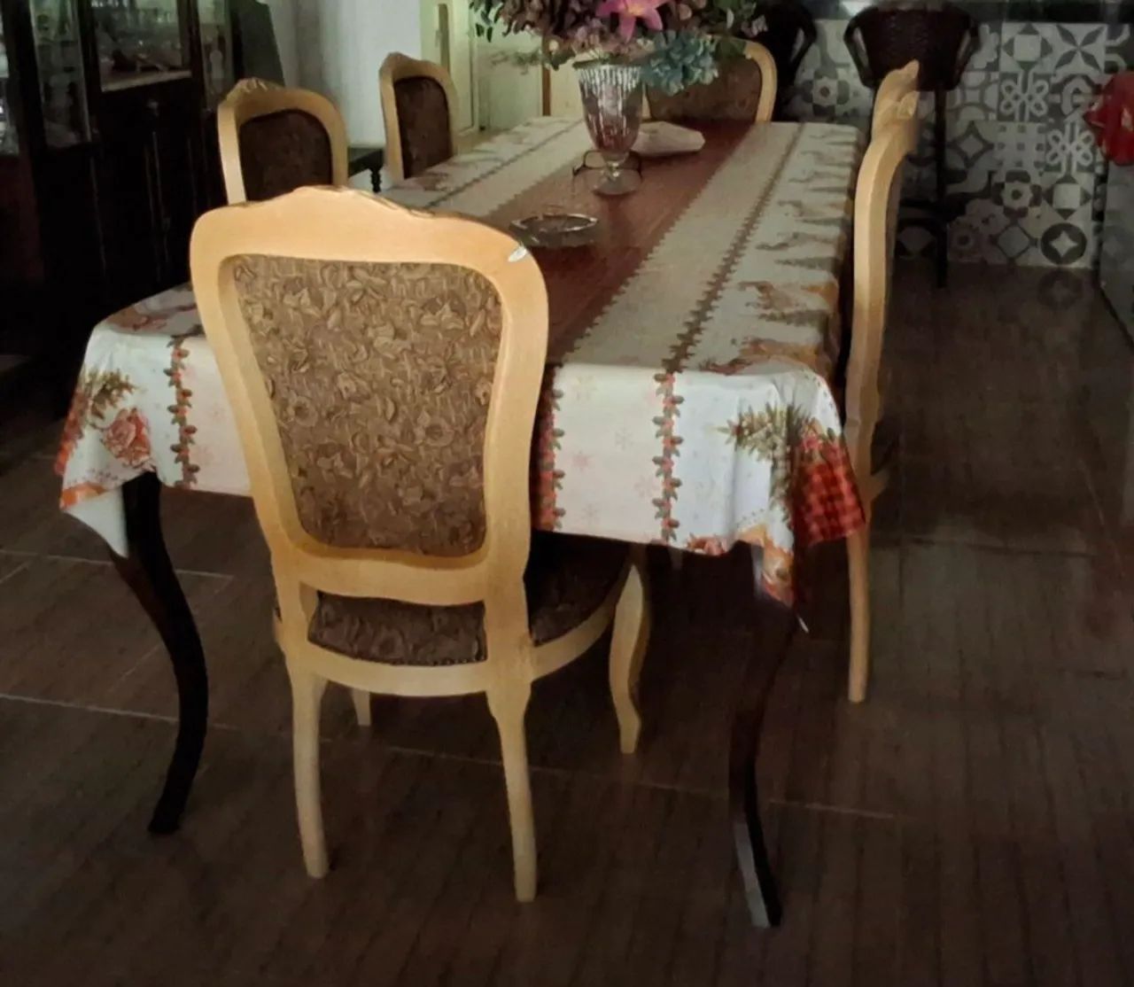 Mesa e cadeiras 