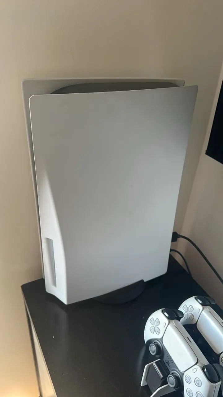 PS5 com leitor de disco + 2 controles + base de carregamento - Foto 2