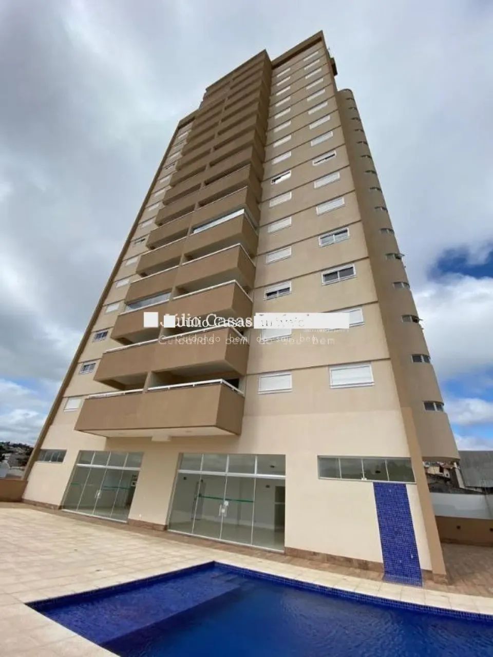 Amplo Apartamento no centro de Piedade