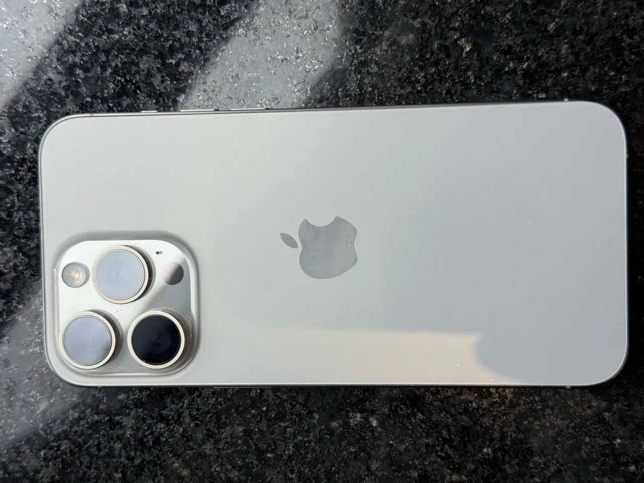 iPhone 15 Pro Max - 88% bateria - com caixa e nota fiscal