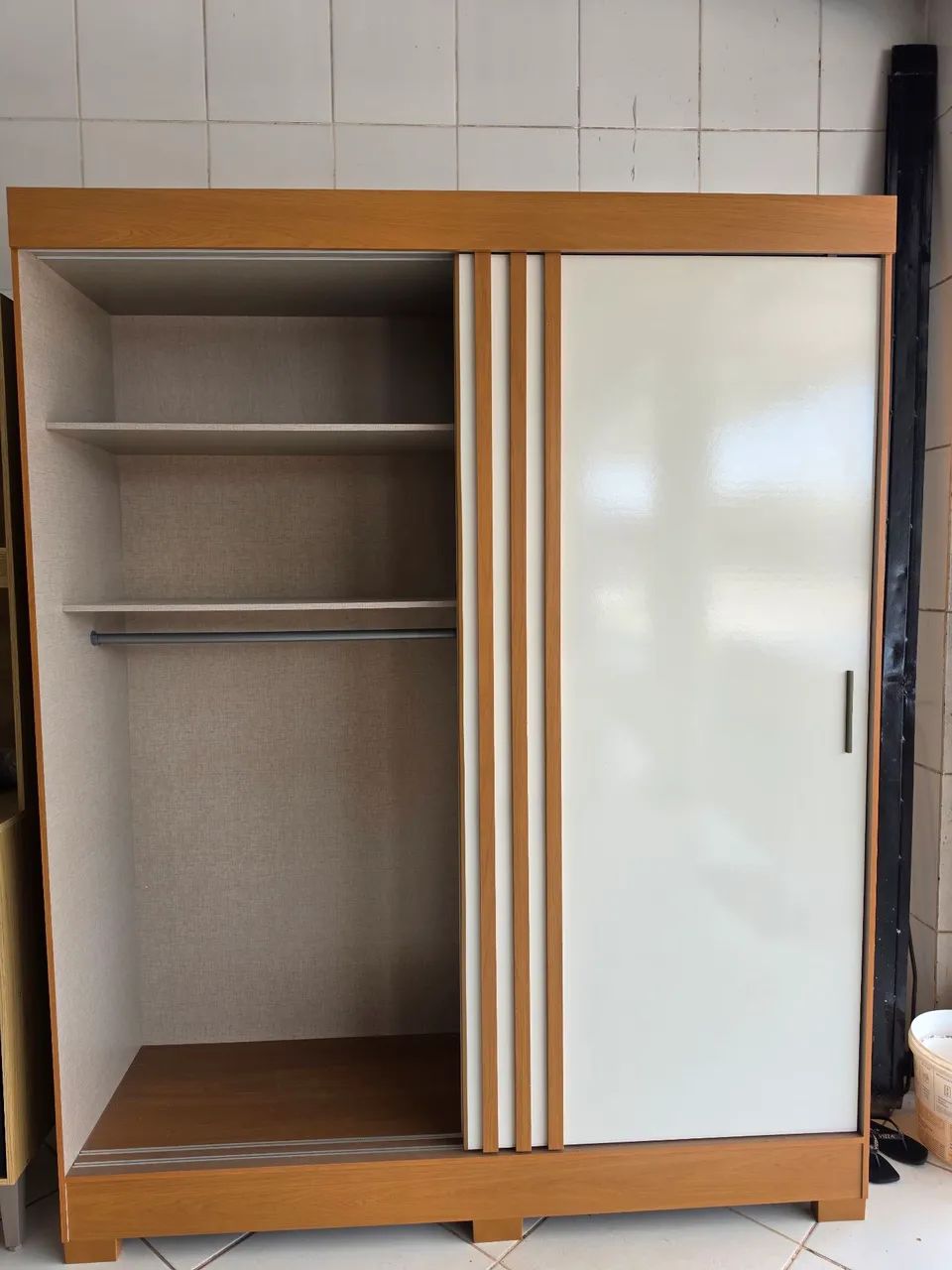Guarda roupa casal com espelho novo - Foto 2