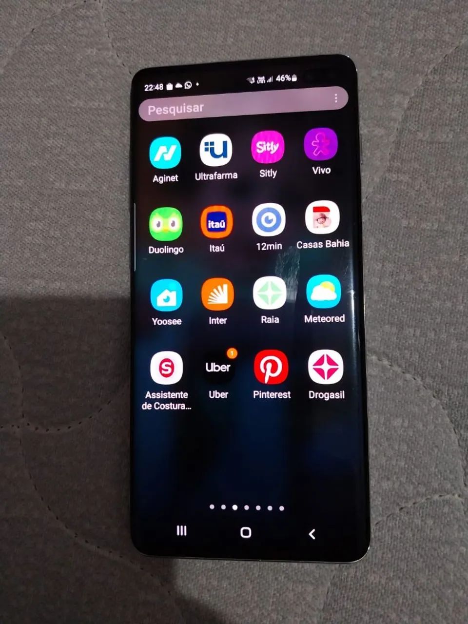 Vendo celular Samsung S10 plus 256. Em perfeito estado 
