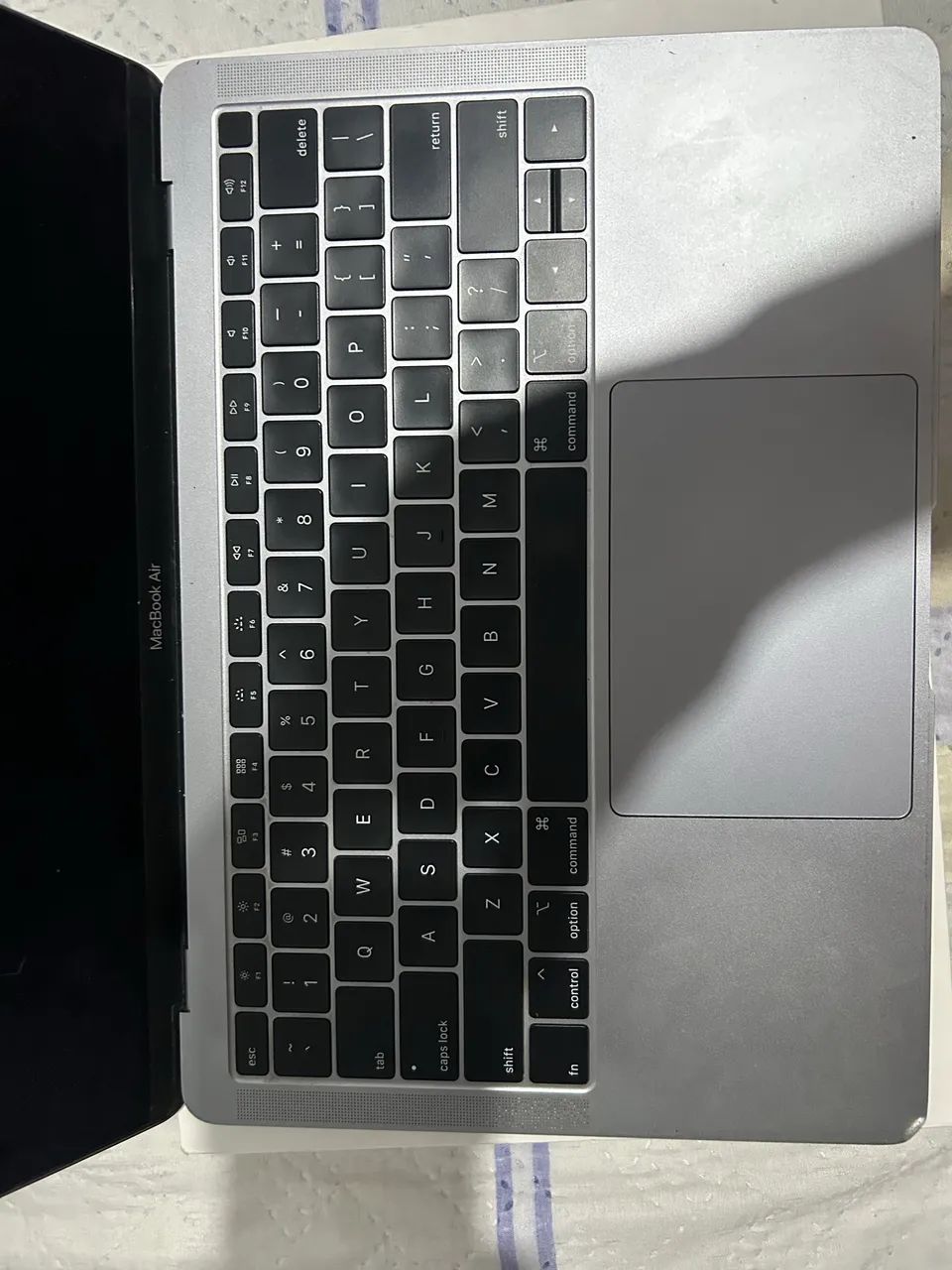 Vendo MacBook Air com tela quebrada! Porém o restante funciona normal. - Foto 2