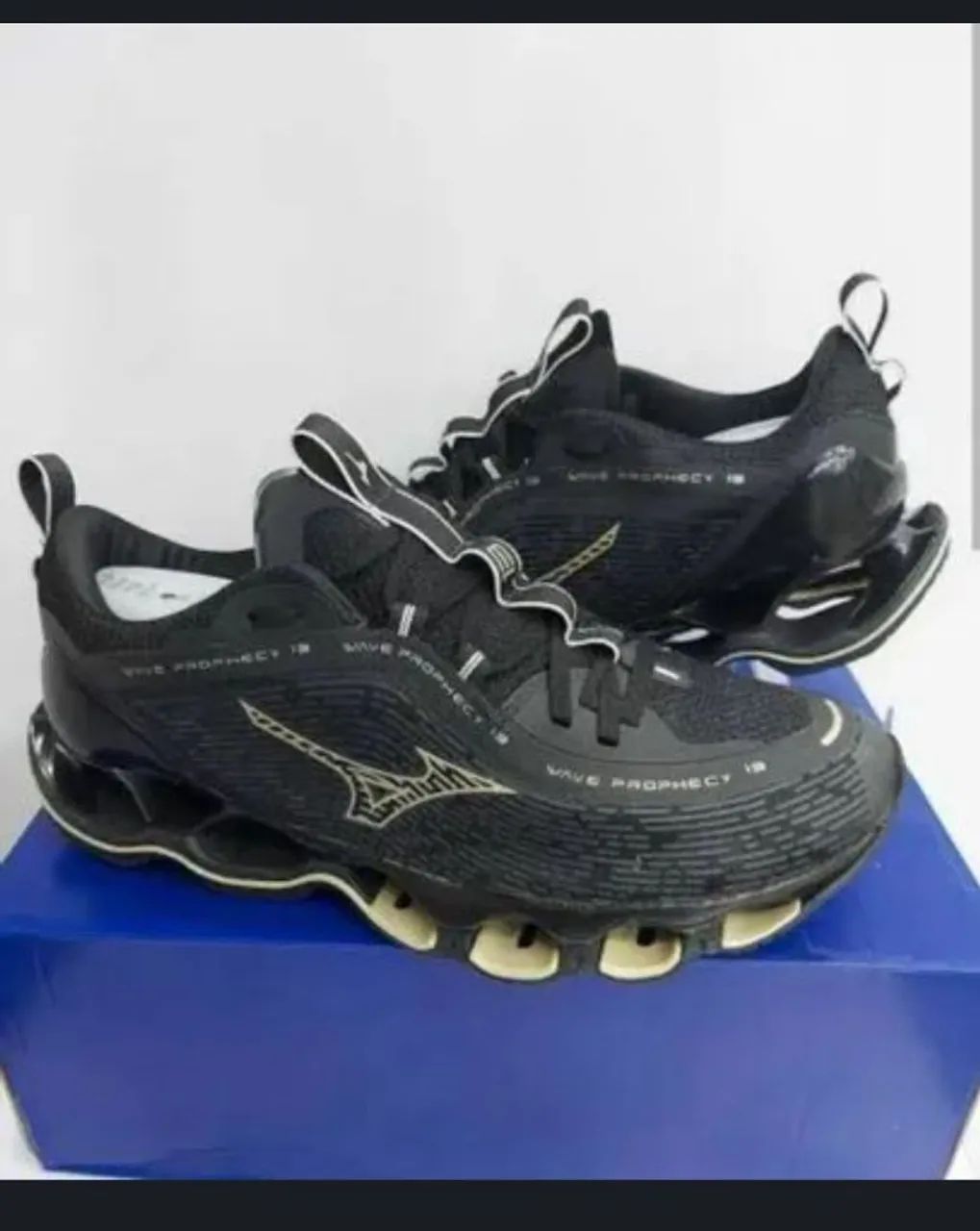 Tênis Mizuno prophcy 13 dourado 