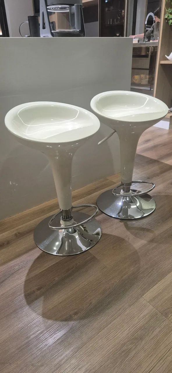 2 Banquetas brancas - Foto 2