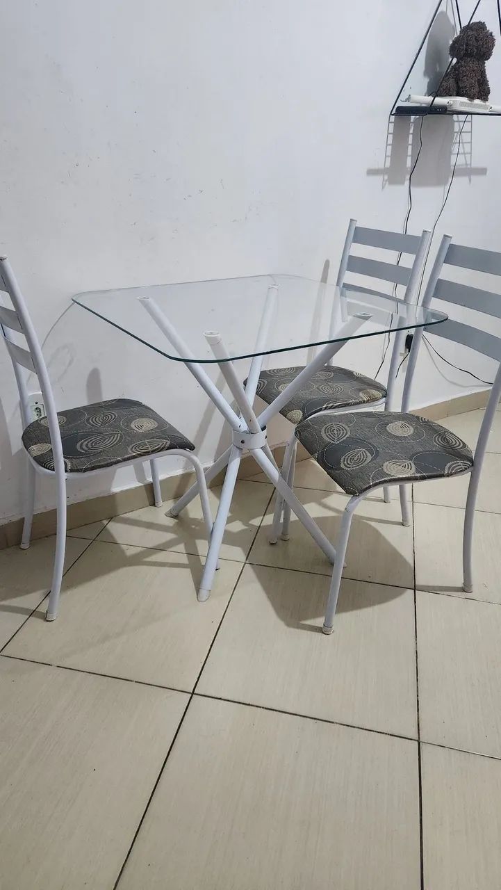 Mesa se vidro com 3 cadeiras - Foto 2