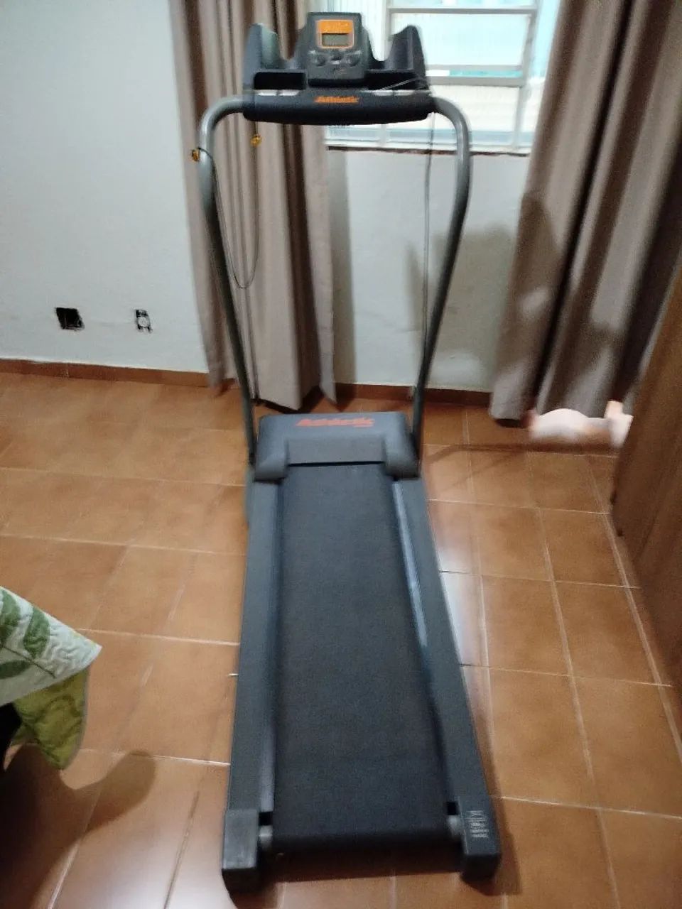 Esteira Athletic trainee 8Ee - Academia e Exercícios - Samambaia Norte ...
