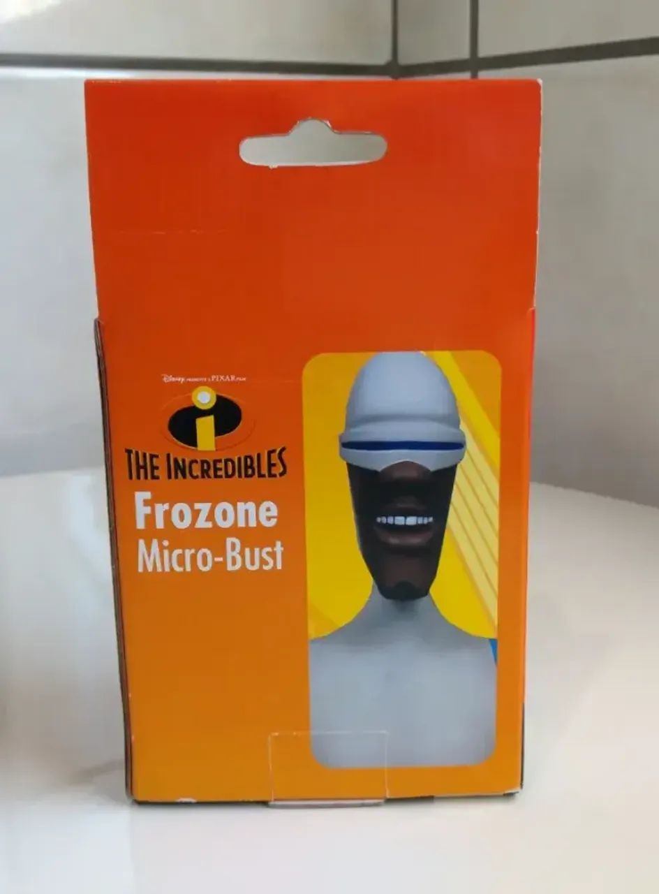 Neca Disney Pixar Os Incríveis Vintage - Micro Busto Frozone (11cm) - Foto 3