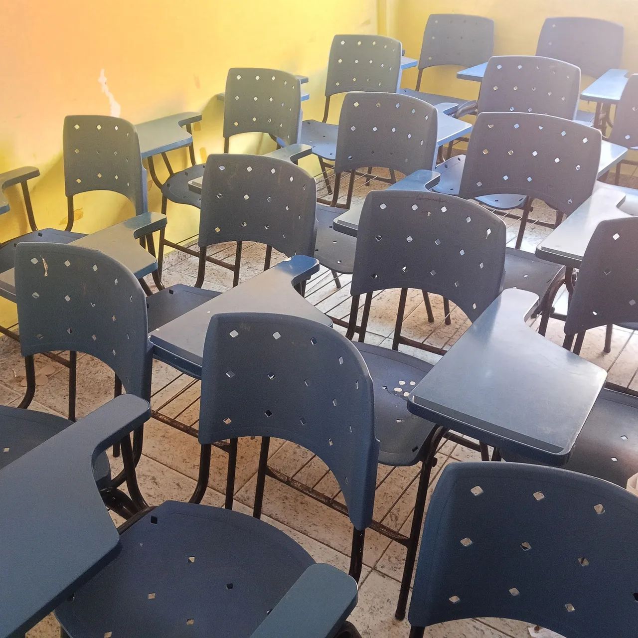 ?Cadeiras Escolares com Prancheta - A partir de R$ 50,00<br> - Foto 5
