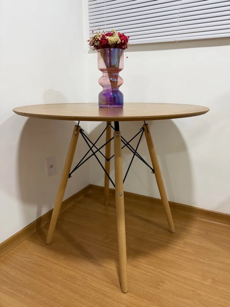 Mesa Eiffel + 2 cadeiras 